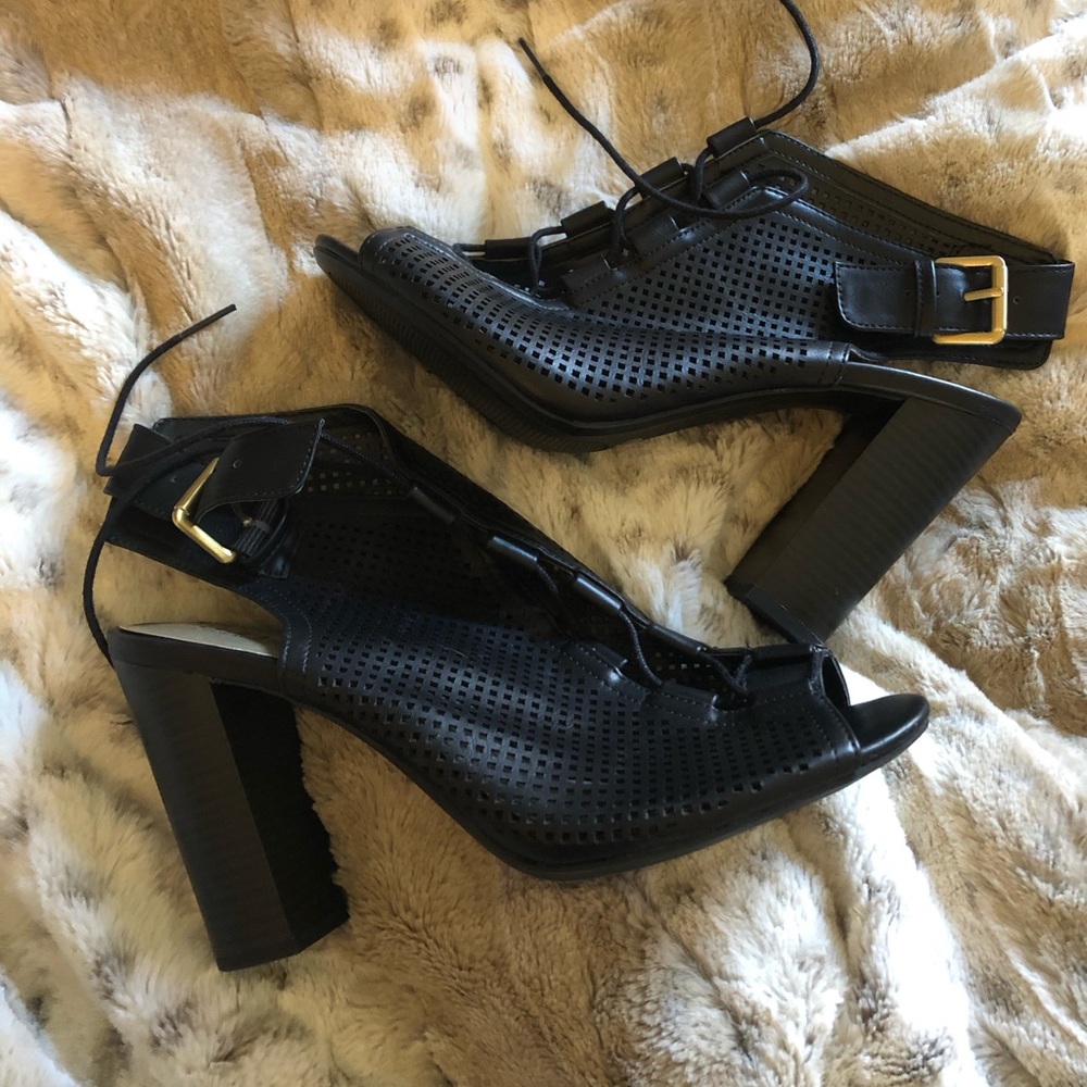 NWOT Ana pumps